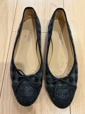 CHANEL Gray Wool Flannel Plaid Ballet Flats size 38.5